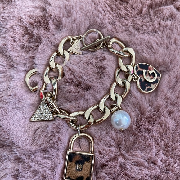 Chunky Guess Charm Bracelet - Picture 3 of 3